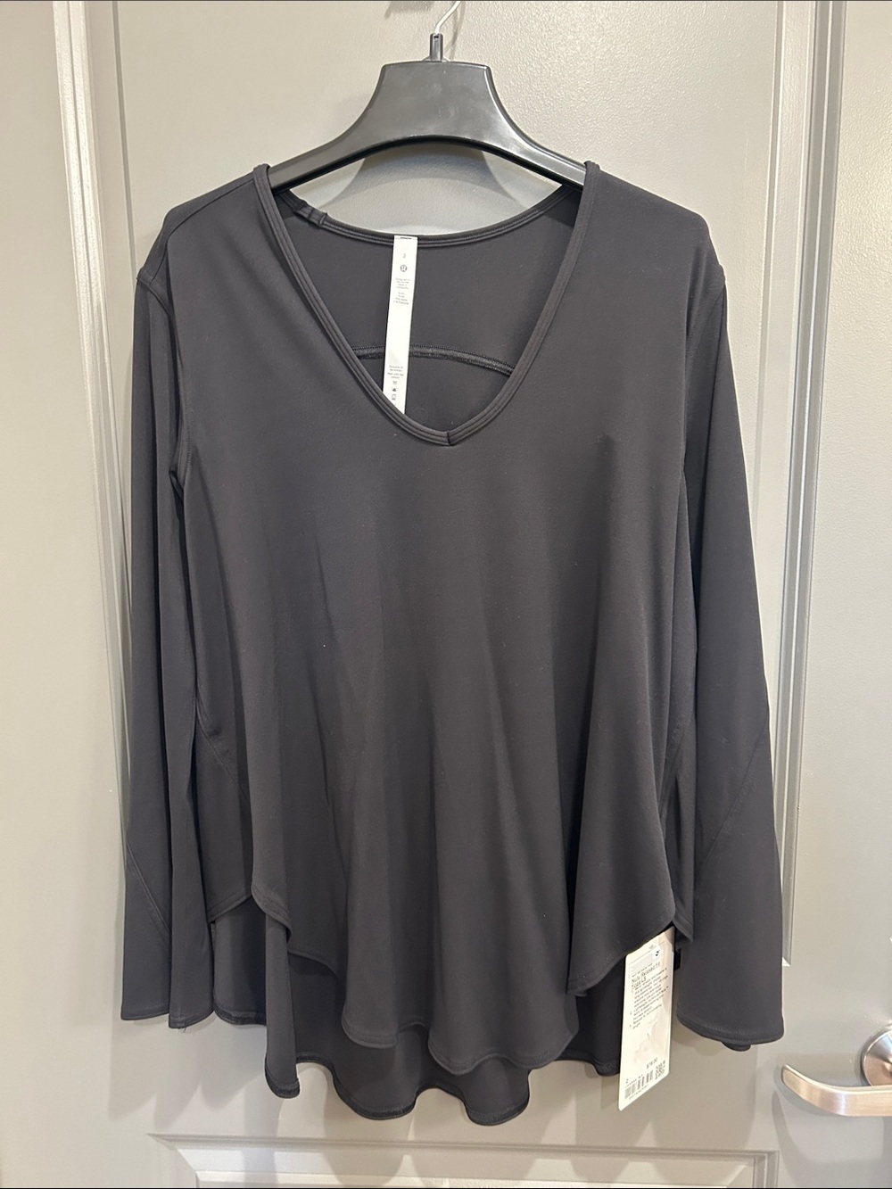 Lululemon V-Neck Yoga Long Sleeve Top in Black NWT